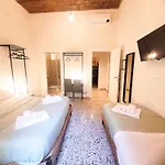 Guest House Napoli Centrale 게스트하우스 4*